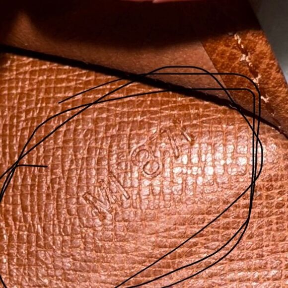 Louis Vuitton Key Holder - Picture 10 of 10